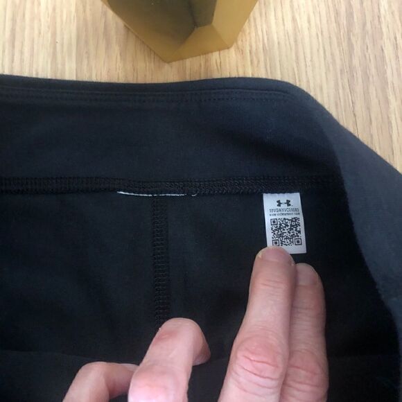 UNDER ARMOUR Leggings w/ Reflective Stripes - Picture 3 of 7